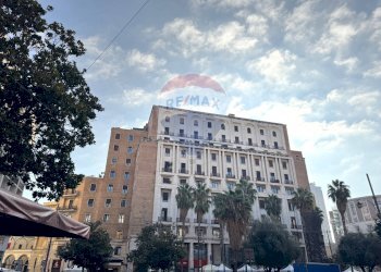 Edificio all\'aperto - Locale Commerciale Gradini San Liborio
 
13, Napoli - foto 8