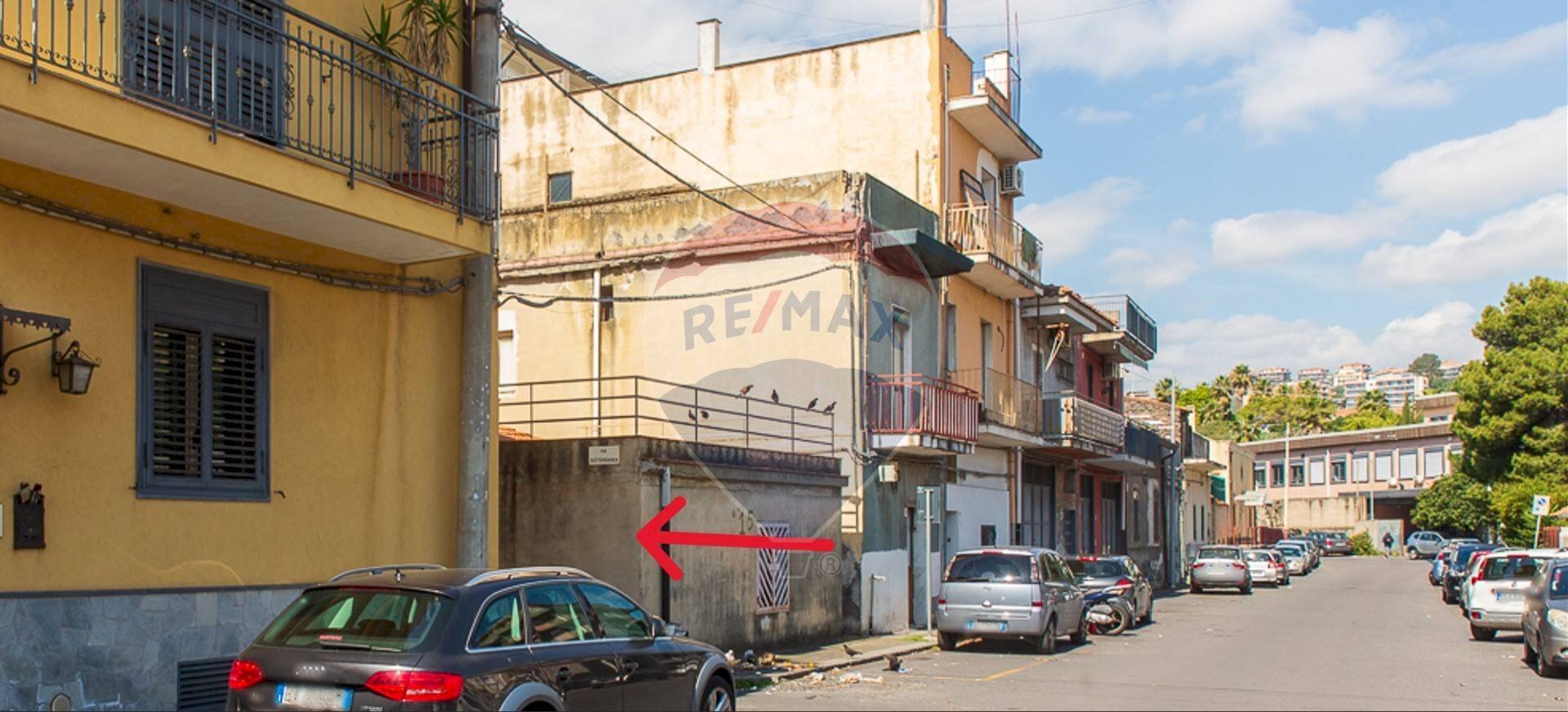 Edificio all\'aperto - Casa indipendente Via Velletri, Catania - foto 2