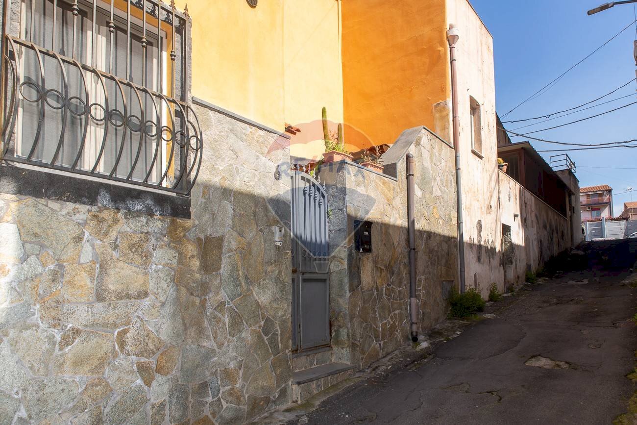 Edificio all\'aperto - Casa indipendente Via Velletri, Catania - foto 3