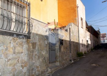 Edificio all\'aperto - Casa indipendente Via Velletri, Catania - foto 3