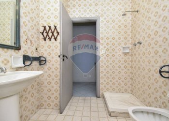 Bagno - Quadrilocale PIAZZA MONSIGNORE BONADIES
 
7, Giarre - foto 20