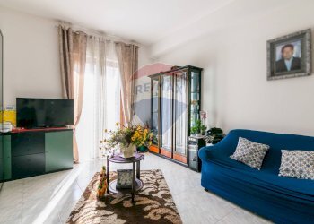 Soggiorno - Quadrilocale Via Papa Giovanni XXIII
 
85, Trecastagni - foto 1