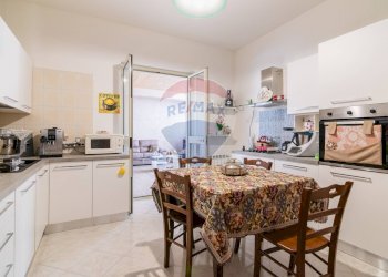 Cucina - Quadrilocale Via Papa Giovanni XXIII
 
85, Trecastagni - foto 19