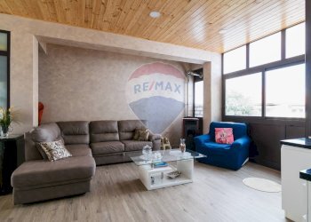 Soggiorno - Quadrilocale Via Papa Giovanni XXIII
 
85, Trecastagni - foto 24