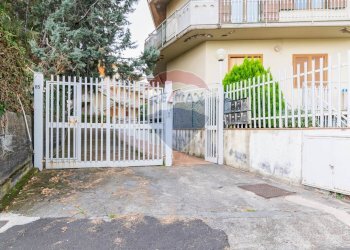 Casa all\'aperto - Quadrilocale Via Papa Giovanni XXIII
 
85, Trecastagni - foto 34