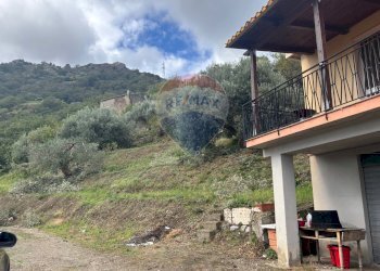 Vista delle montagne - Casa semi indipendente Contrada Sant'Antonio
 
snc, Fiumedinisi - foto 10