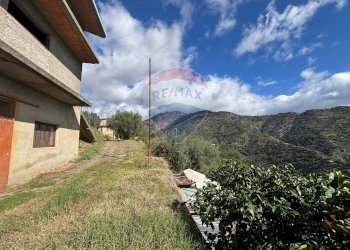 Vista delle montagne - Casa semi indipendente Contrada Sant'Antonio
 
snc, Fiumedinisi - foto 18