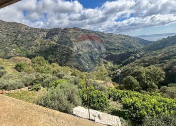 Vista delle montagne - Casa semi indipendente Contrada Sant'Antonio
 
snc, Fiumedinisi - foto 30