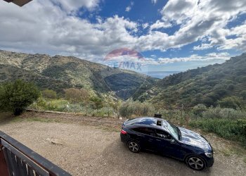 Vista delle montagne - Casa semi indipendente Contrada Sant'Antonio
 
snc, Fiumedinisi - foto 35