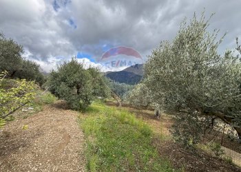 Vista delle montagne - Casa semi indipendente Contrada Sant'Antonio
 
snc, Fiumedinisi - foto 56