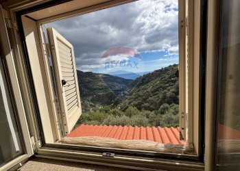 Vista delle montagne - Casa semi indipendente Contrada Sant'Antonio
 
snc, Fiumedinisi - foto 67