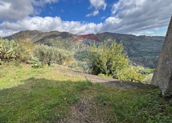 Vista delle montagne - Casa semi indipendente Contrada Sant'Antonio
 
snc, Fiumedinisi - foto 76