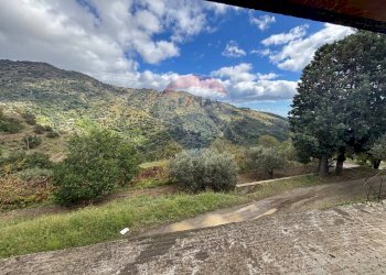 Vista delle montagne - Casa semi indipendente Contrada Sant'Antonio
 
snc, Fiumedinisi - foto 82
