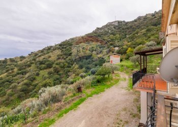 Vista delle montagne - Casa semi indipendente Contrada Sant'Antonio
 
snc, Fiumedinisi - foto 114