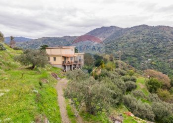 Vista delle montagne - Casa semi indipendente Contrada Sant'Antonio
 
snc, Fiumedinisi - foto 126