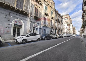 Edificio all\'aperto - Shop Via Antonino Di Sangiuliano
 
72, Catania - photo 2