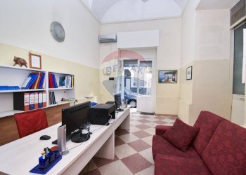 Ufficio - Shop Via Antonino Di Sangiuliano
 
72, Catania - photo 7