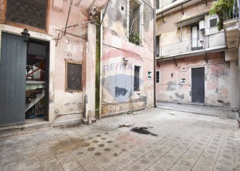 Edificio all\'aperto - Shop Via Antonino Di Sangiuliano
 
72, Catania - photo 13