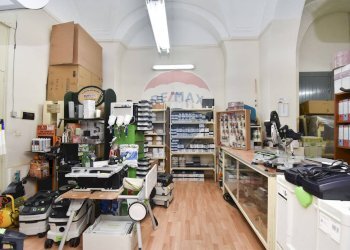 Dispensa di stoccaggio - Shop Via Antonino Di Sangiuliano
 
72, Catania - photo 19