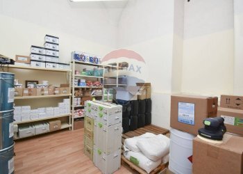 Camera / camera da letto - Shop Via Antonino Di Sangiuliano
 
72, Catania - photo 22