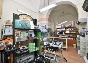 Dispensa di stoccaggio - Shop Via Antonino Di Sangiuliano
 
72, Catania - photo 26