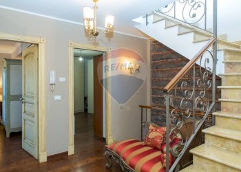 Scale - Casa indipendente Via Umberto
 
74, San Pietro Clarenza - foto 32