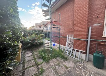 Giardino - Casa indipendente Via Genziana
 
4, Anzio - foto 41