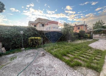 Giardino - Casa indipendente Via Genziana
 
4, Anzio - foto 5