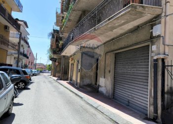 Edificio all\'aperto - Box via Ischia
 
22, Giardini-Naxos - foto 1