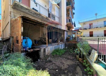 Edificio all\'aperto - Box via Ischia
 
22, Giardini-Naxos - foto 10