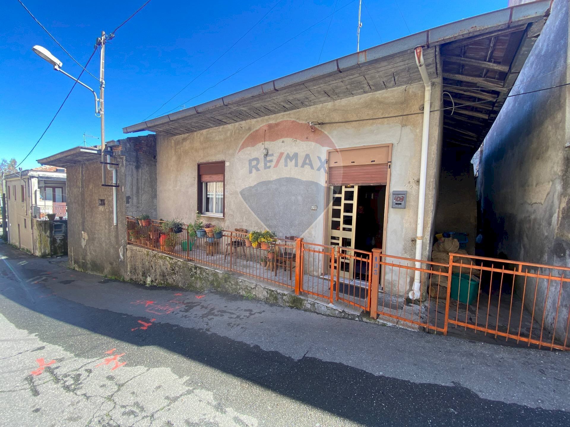 Casa all\'aperto - Casa indipendente VIA REGINA DEL CIELO
 
106, Castiglione di Sicilia - foto 1