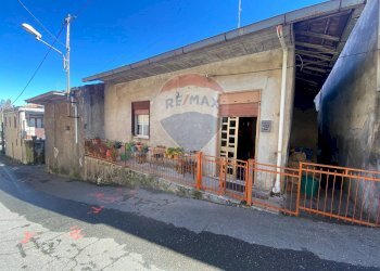 Casa all\'aperto - Casa indipendente VIA REGINA DEL CIELO
 
106, Castiglione di Sicilia - foto 1
