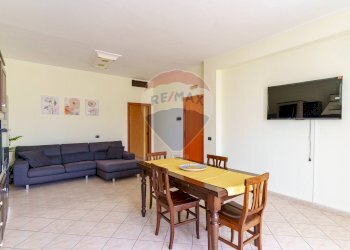 Sala da pranzo - Trilocale Via Faraci
 
92, Catania - foto 4