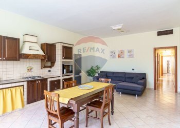 Sala da pranzo - Trilocale Via Faraci
 
92, Catania - foto 6