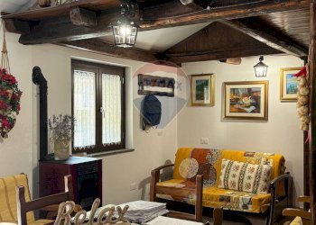 Sala da pranzo - Monolocale via delle Betulle
 
4, Lucoli - foto 5