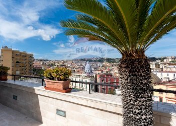 Edificio all\'aperto - Quadrilocale via Domenico Cirillo
 
10A, Napoli - foto 3