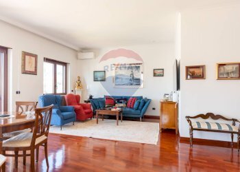 Sala da pranzo - Quadrilocale via Domenico Cirillo
 
10A, Napoli - foto 25