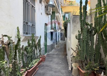 Edificio all\'aperto - Trilocale Corso Vittorio Emanuele
 
544, Napoli - foto 7