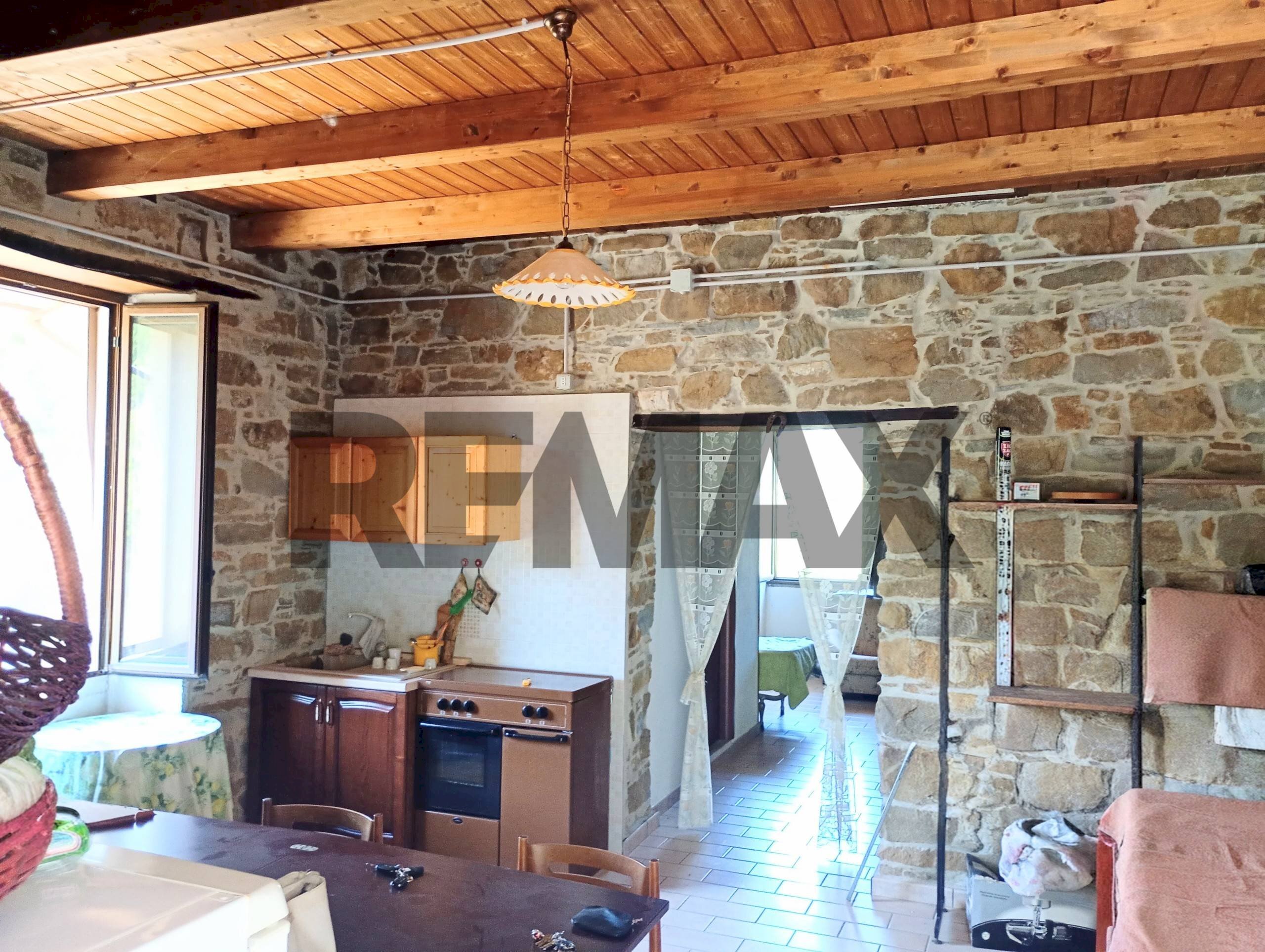 Sala da pranzo - Rustico Contrada  Giuprino
 
32, Felitto - foto 1