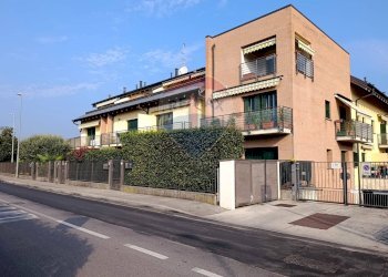 Edificio all\'aperto - Villa Bifamiliare Dalmine - foto 1