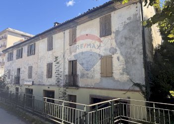 Edificio all\'aperto - Quadrilocale Via Feltre
 
43, Belluno - foto 2
