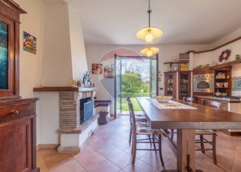 Sala da pranzo - Villa Strada Ghiacciuolo
 
1, Montalto di Castro - foto 21