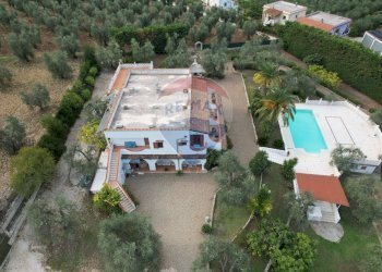 Piscina - Villa Località Cerreglie
 
SNC, Peschici - foto 2