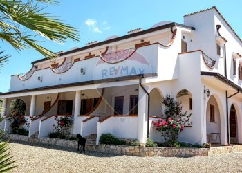 Casa all\'aperto - Villa Località Cerreglie
 
SNC, Peschici - foto 3