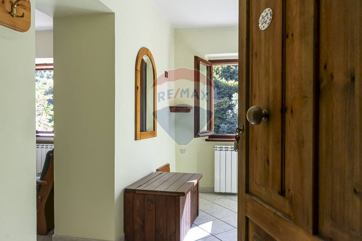 Hall / corridoio - Casa indipendente via Benedetto Virgilio
 
192, Villetta Barrea - foto 2