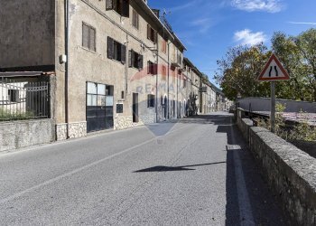 Edificio all\'aperto - Casa indipendente via Benedetto Virgilio
 
192, Villetta Barrea - foto 43