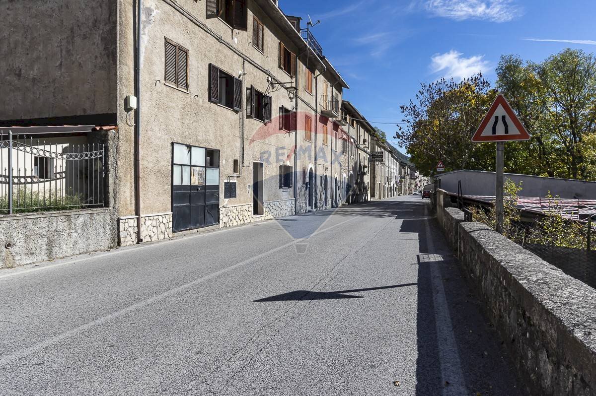 Edificio all\'aperto - Appartamento Via Benedetto Virgilio
 
192, Villetta Barrea - foto 2