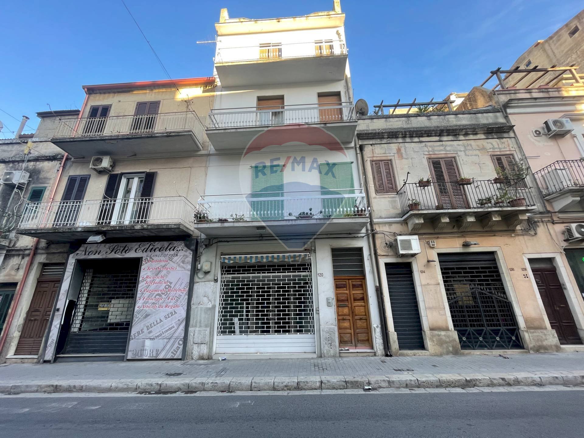 Edificio all\'aperto - Negozio via Giosuè Carducci
120, Ragusa - foto 3