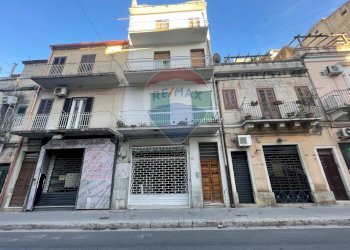 Edificio all\'aperto - Negozio via Giosuè Carducci
120, Ragusa - foto 3