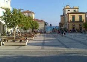 Edificio all\'aperto - Bar Tavola Calda - Fredda PIAZZA DUCA DEGLI ABRUZZI
 
6, Ragusa - foto 1
